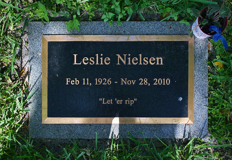 Leslie Nielsen grave
